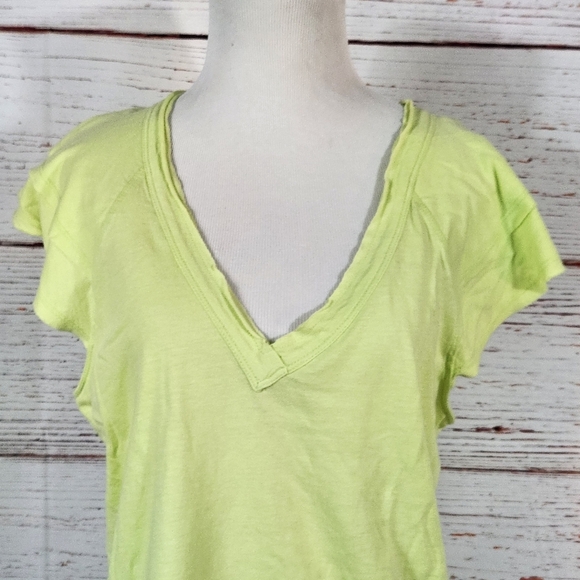 MAEVE Anthropologie Chartreuse Flutter Sleeve V-Neck Tee Size Medium - Picture 5 of 10